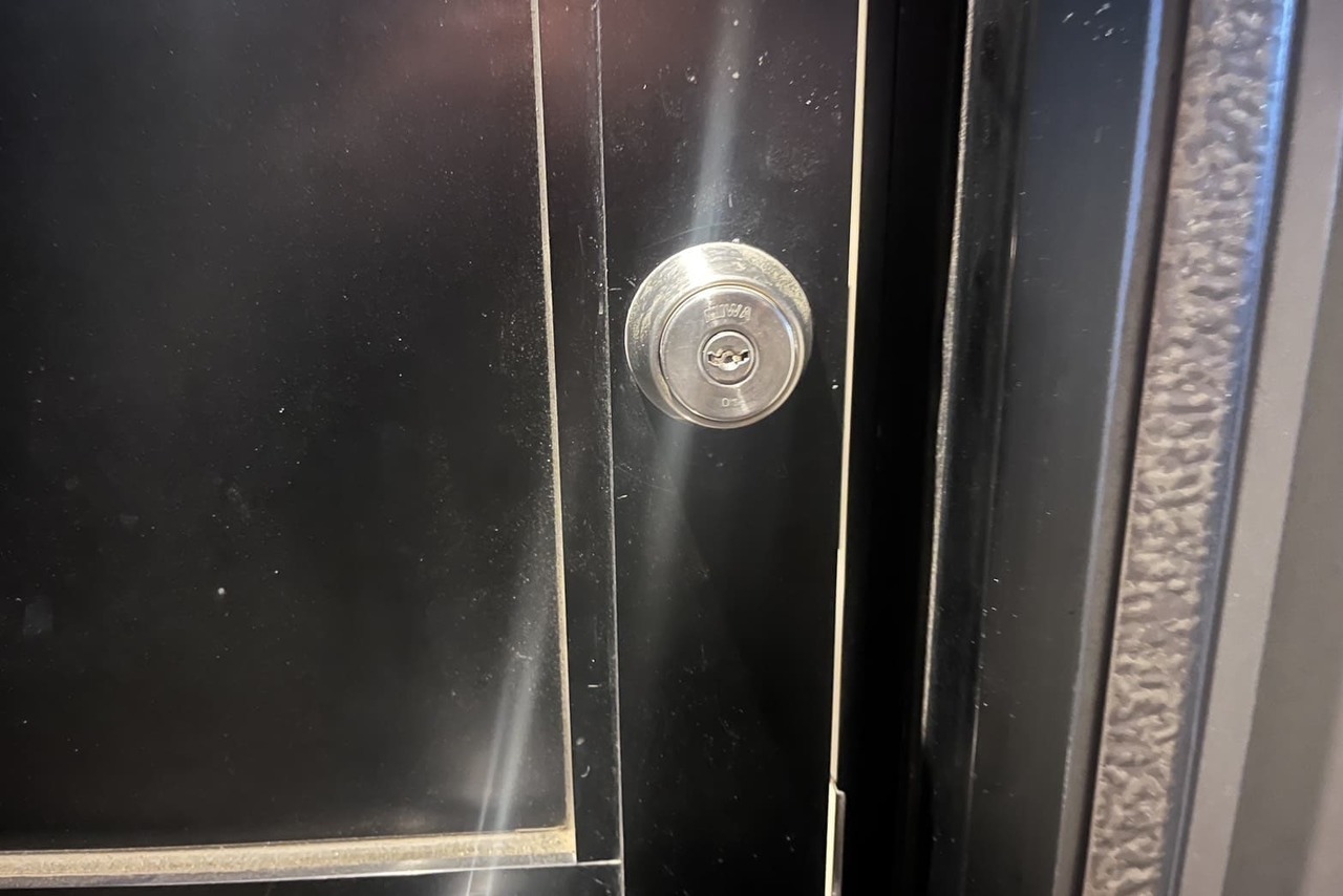 座間市にて店舗のトイレの鍵修理のご依頼（鍵抜き）