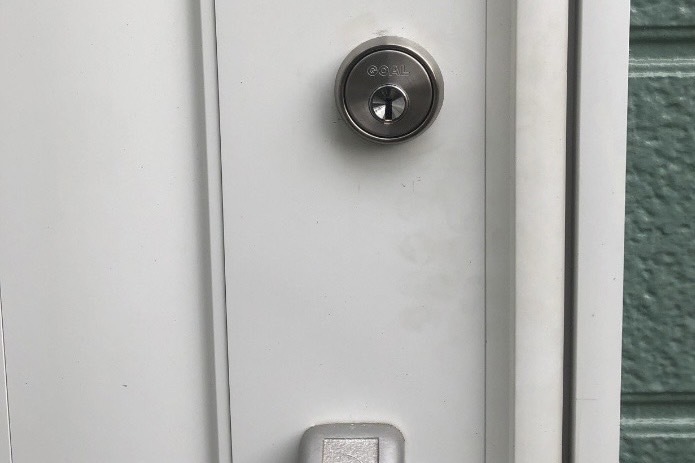 本日は厚木市にて戸建の玄関鍵新規取り付けのご依頼を頂きました！