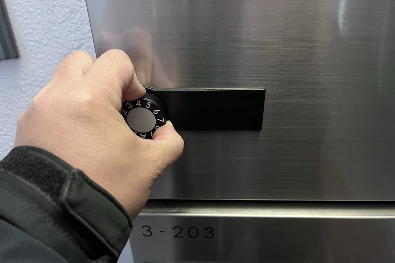 解錠前のポストの鍵（鍵が開かない）