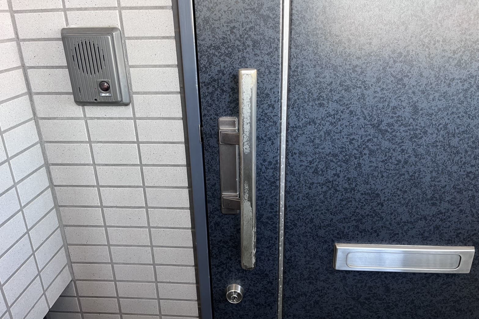 新規取付前の玄関（鍵が1つ）（防犯性を上げたい）