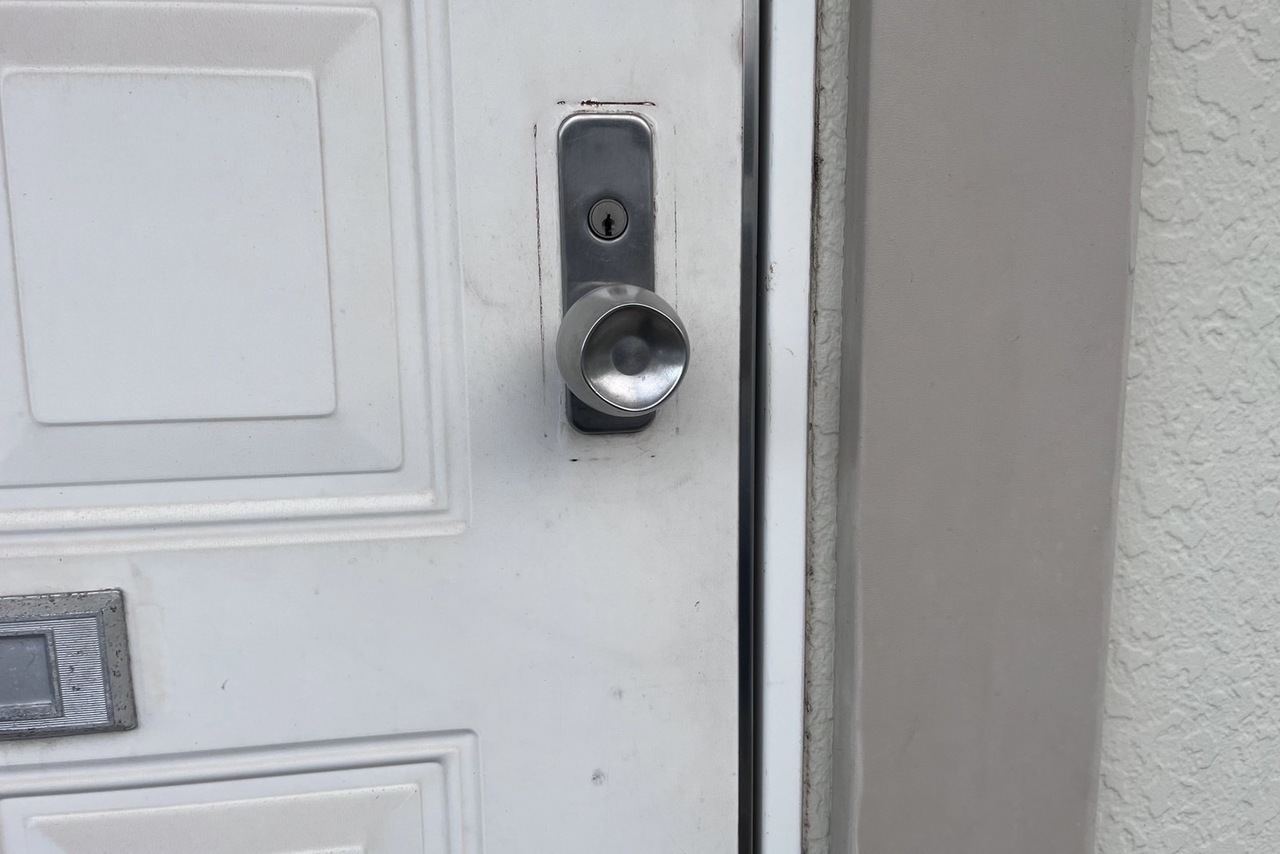 本日は足柄下郡真鶴町にて集合住宅の玄関鍵交換のご依頼をいただきました！