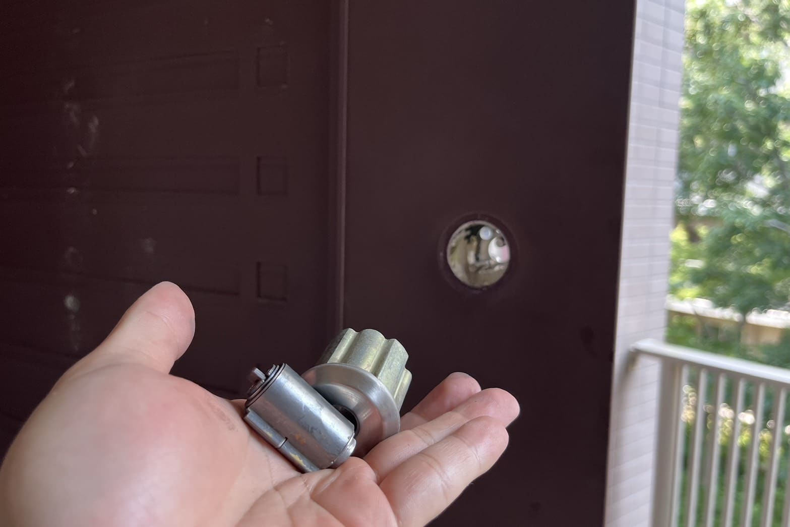 交換中の玄関の鍵（コア交換）