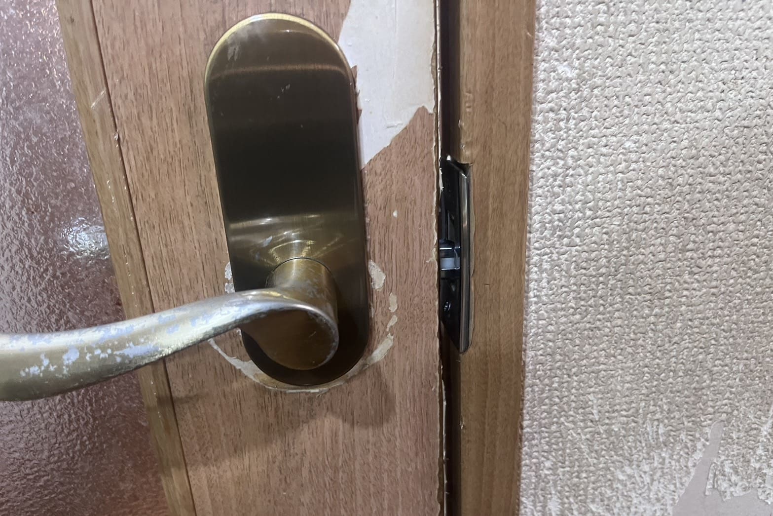 修理後の室内扉の鍵（扉がきちんと閉まる様に）