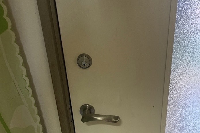 本日は綾瀬市にて戸建の室内扉鍵新規取り付けのご依頼を頂きました！