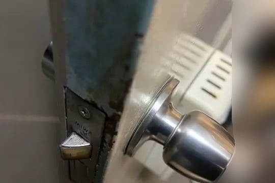 横浜市にて玄関のドアノブの修理のご依頼
