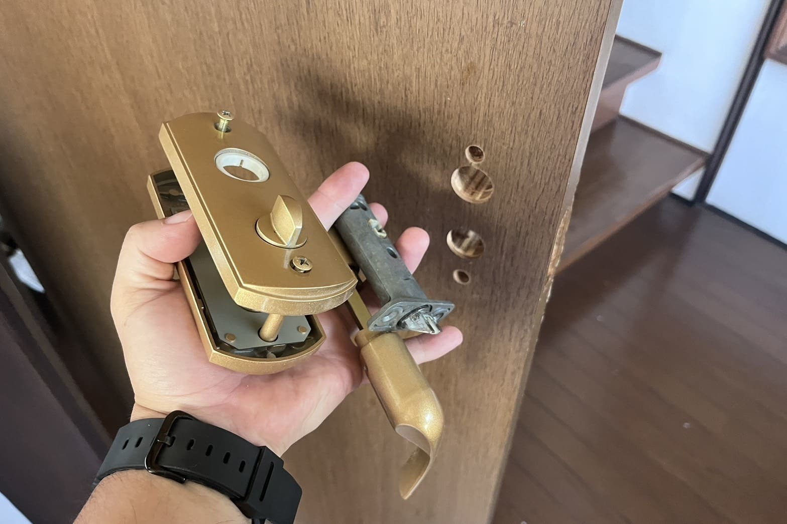 交換中のトイレの鍵（鍵一式交換）