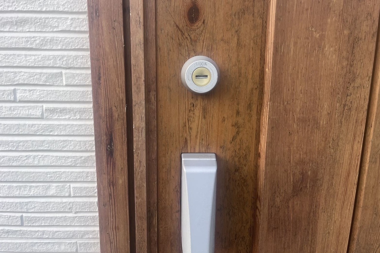 鎌倉市にて戸建の玄関の鍵修理のご依頼（シリンダー洗浄）