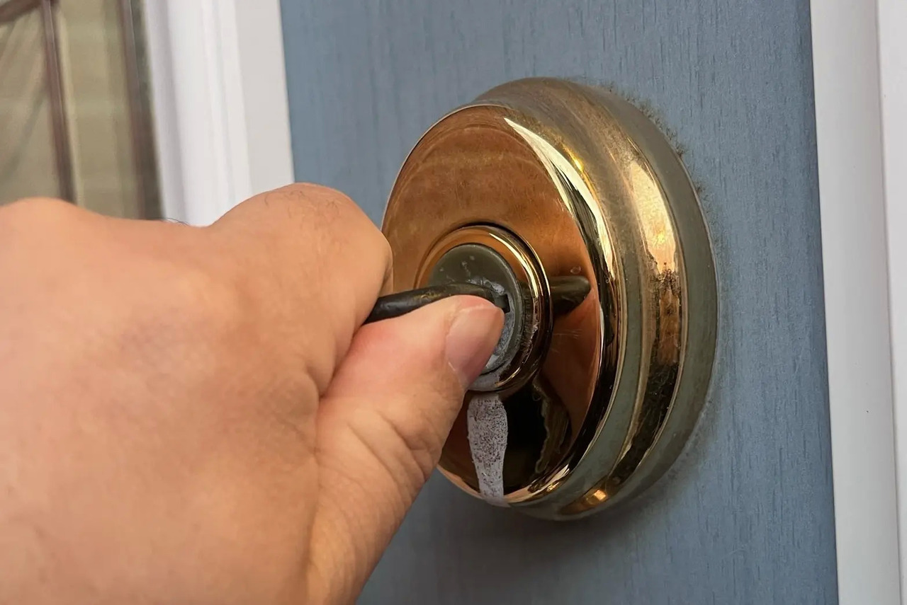 本日は足柄上郡開成町にて戸建の玄関鍵修理のご依頼をいただきました！