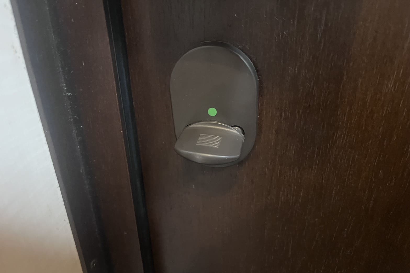 修理後の玄関の鍵（扉を閉じた状態でも鍵が回る様に）（施錠が可能に）