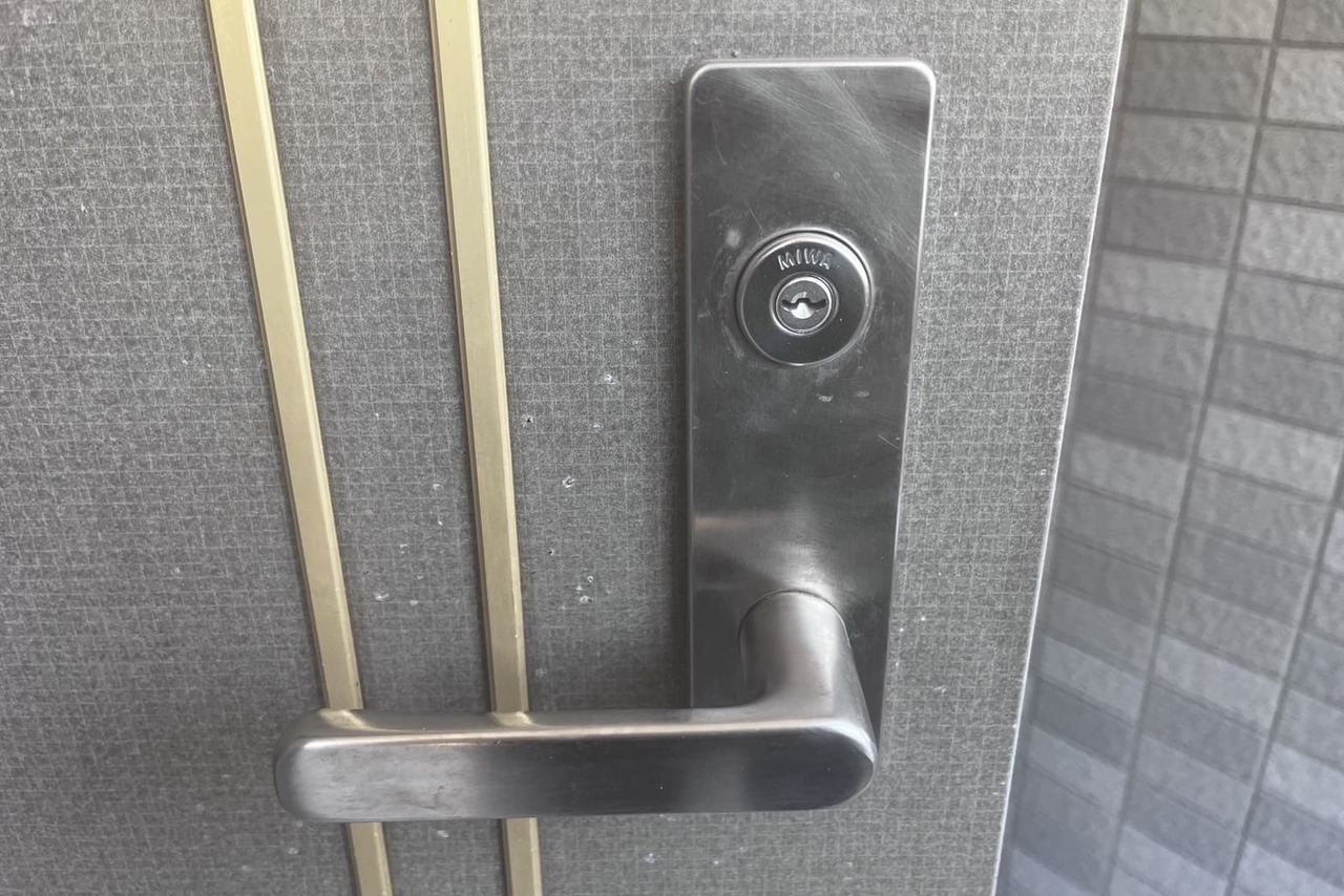 綾瀬市にて集合住宅の玄関の鍵交換のご依頼【MIWA】（U9シリンダー）（鍵紛失）