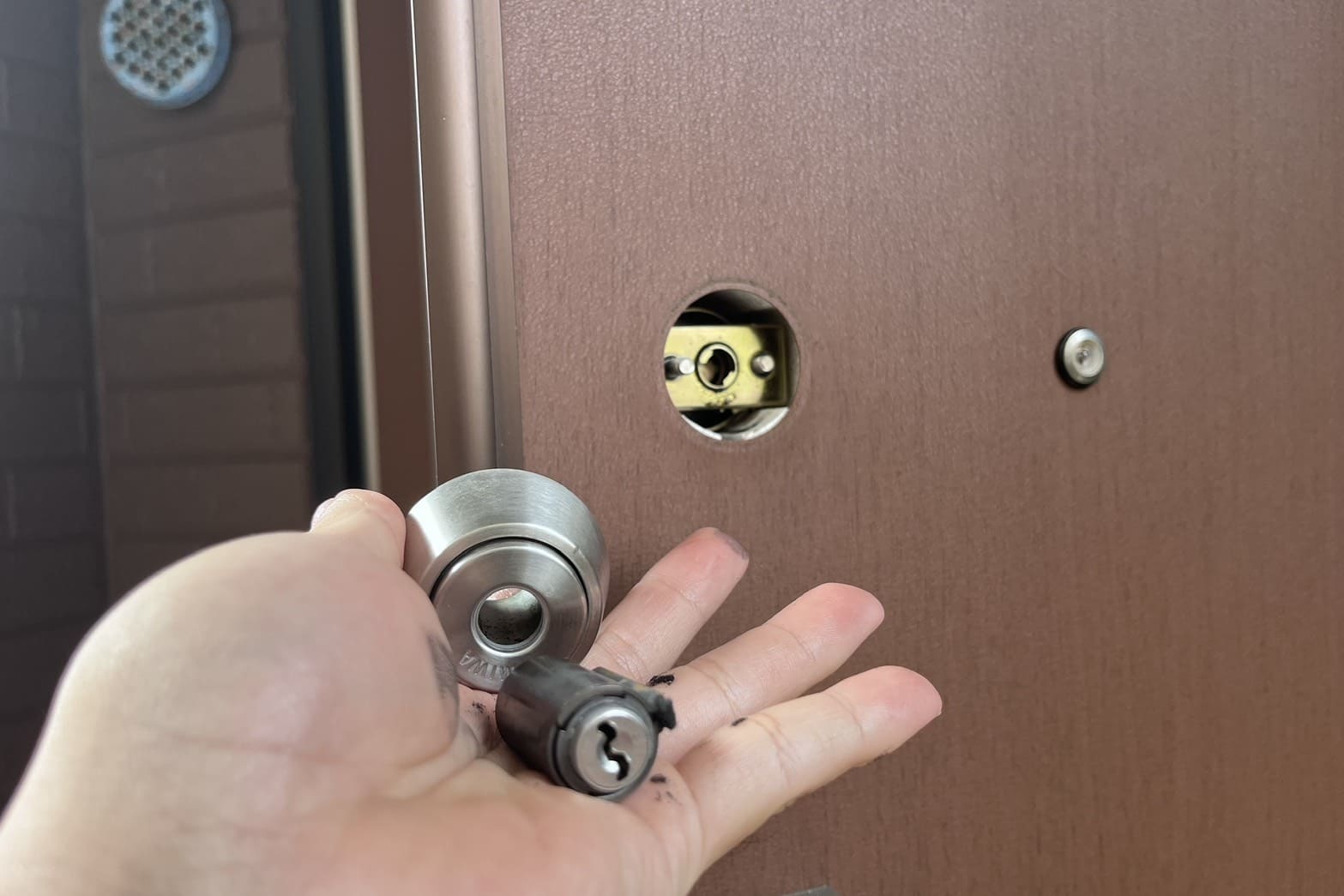 交換中の玄関の鍵（1箇所のコア交換）