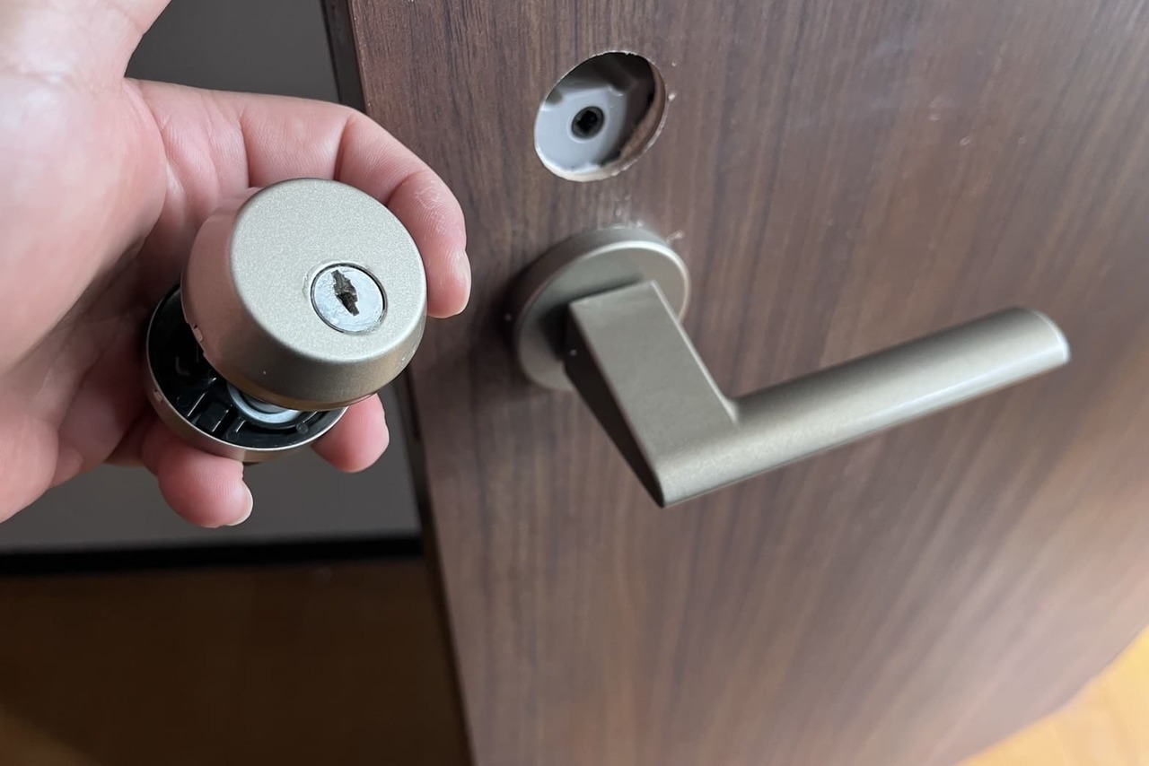 平塚市にて室内扉の鍵交換のご依頼【WEST】（室内錠）