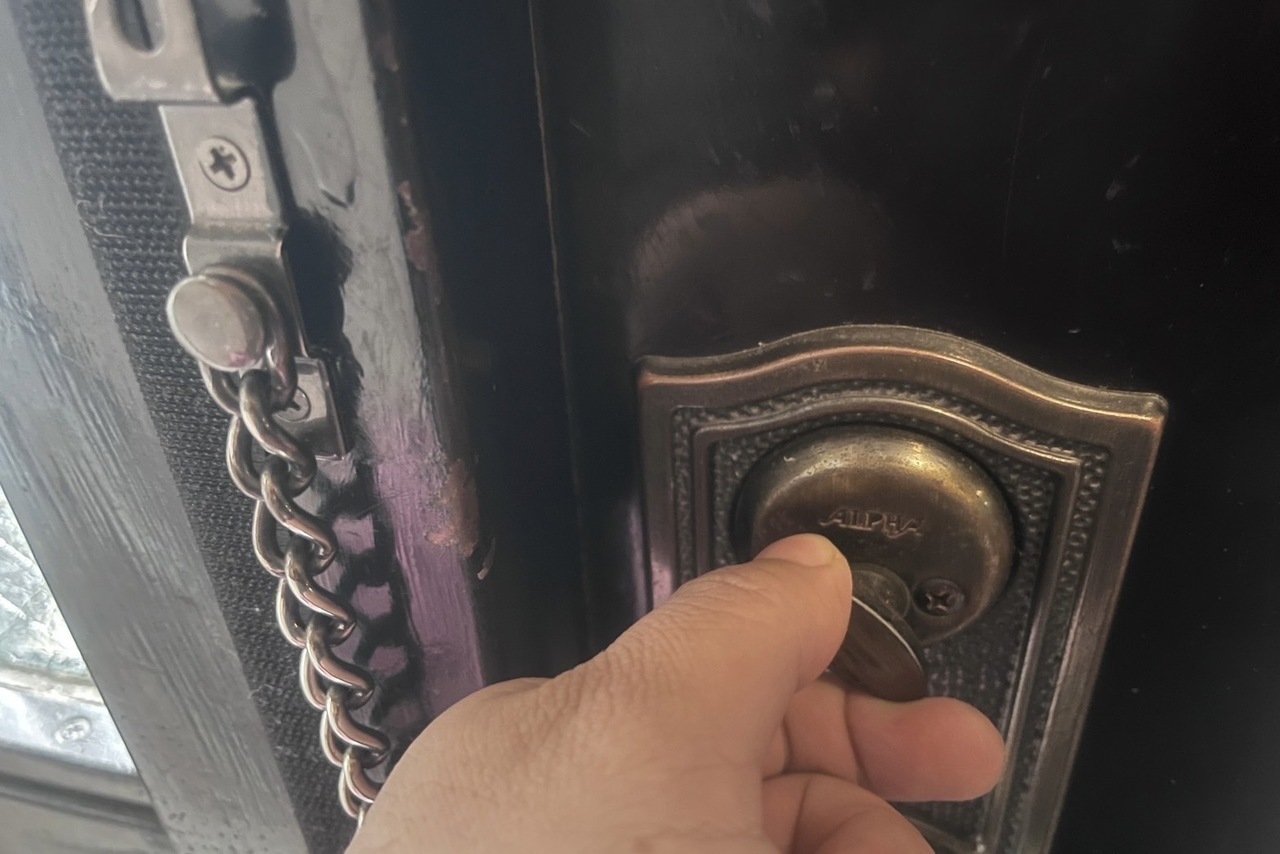 本日は相模原市南区にて戸建の玄関鍵修理のご依頼をいただきました！