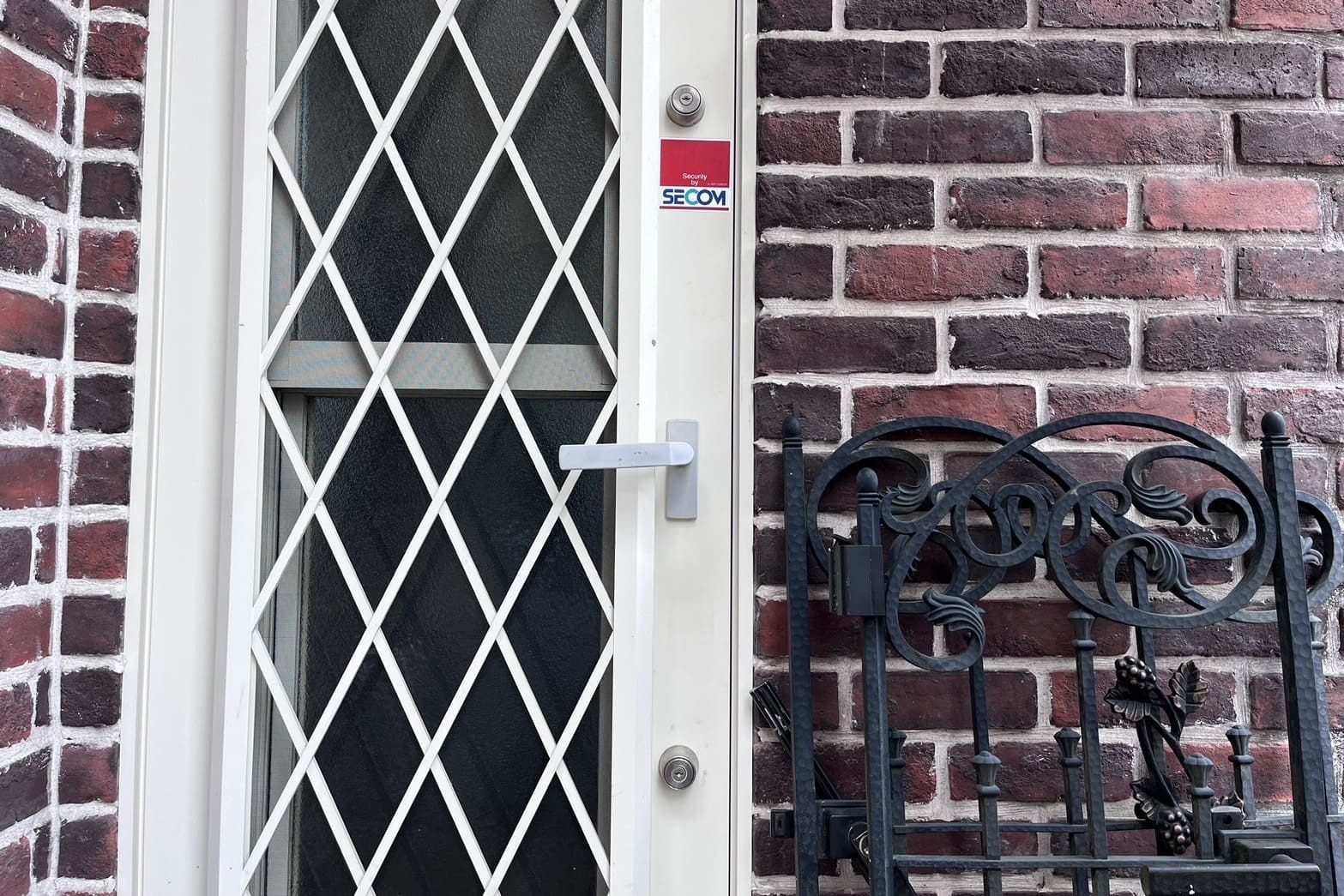 作業前の勝手口の鍵【MIWA】（U9シリンダー）（鍵を使えない様にしたい）