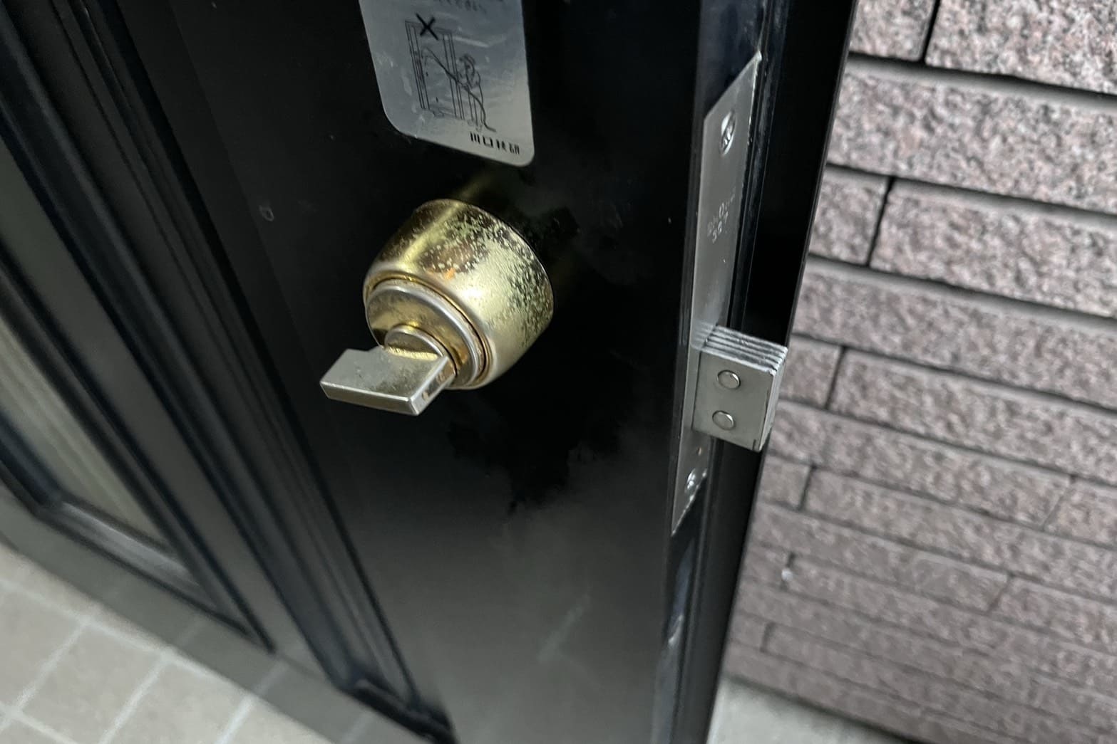 修理後の玄関の鍵（錠ケース内部の部品歪み直しと洗浄）