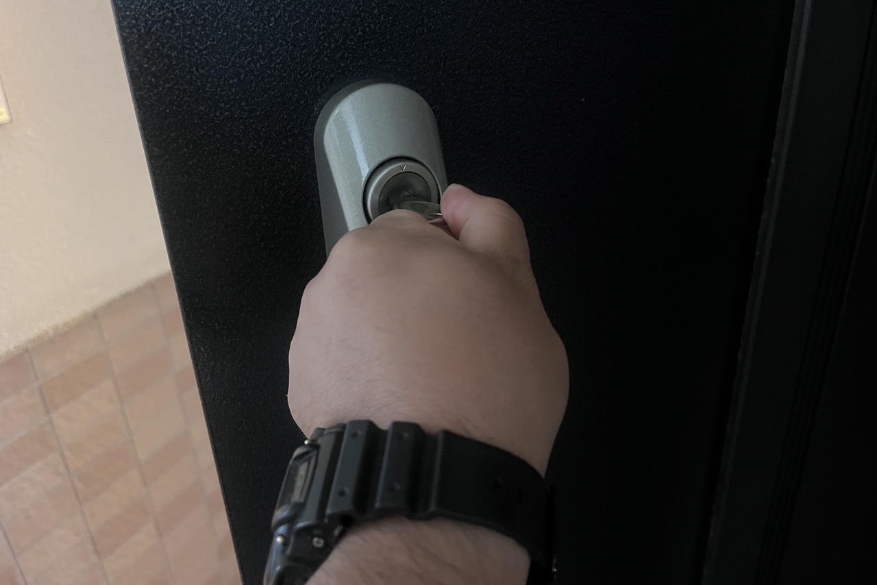 本日は座間市にて集合住宅の玄関鍵修理のご依頼を頂きました！