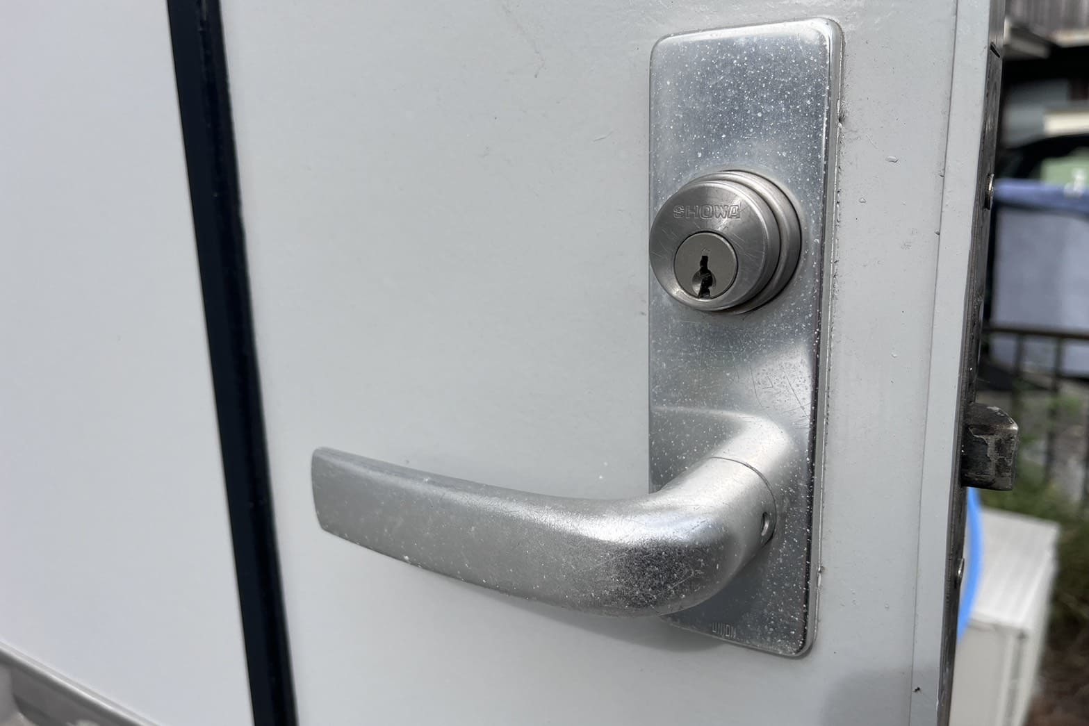 交換前の玄関の鍵【SHOWA】（刻みキー）（防犯性を上げたい）