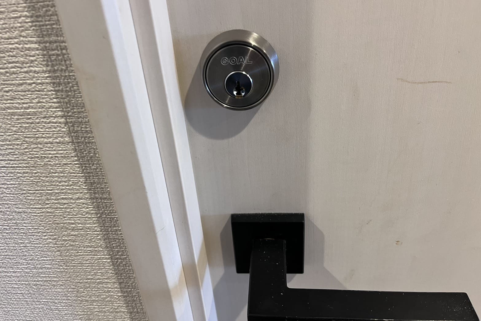 新規取付後の室内扉【GOAL】（面付錠）