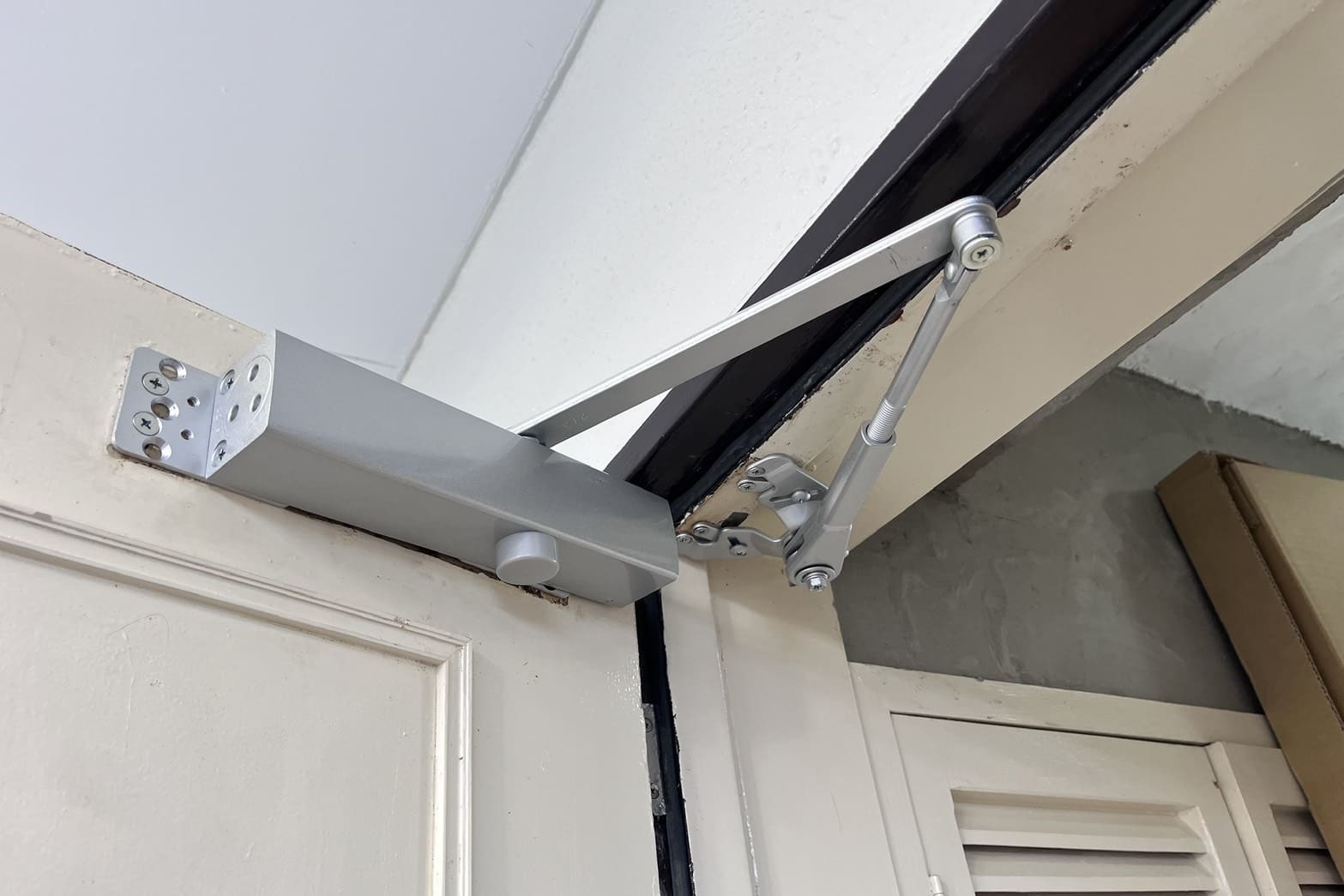 交換後の玄関ドアクローザー【RYOBI】（ドアクローザー）