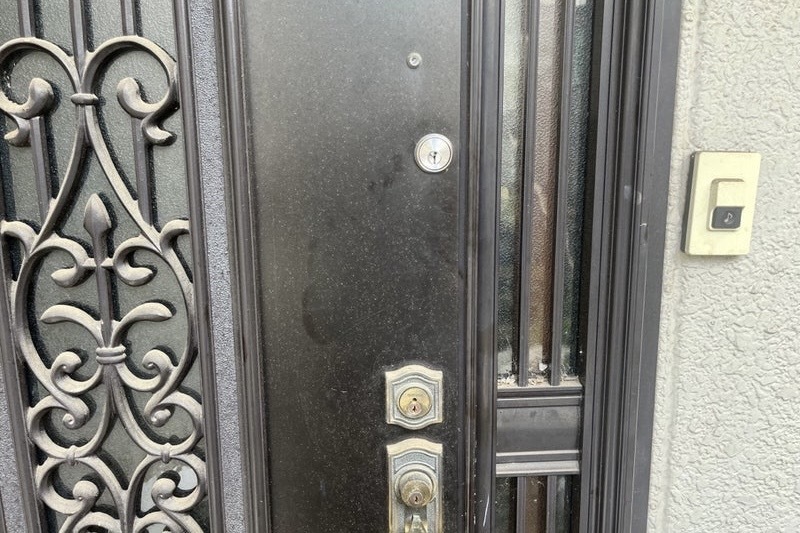 本日は足柄下郡真鶴町にて戸建の玄関鍵新規取り付けのご依頼を頂きました！