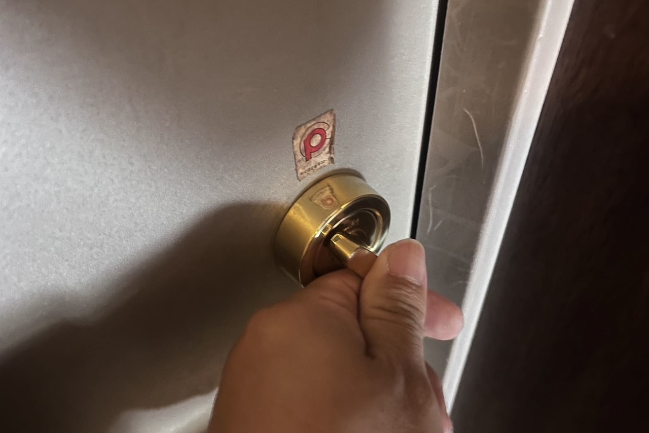 足柄上郡中井町にて戸建の玄関の鍵修理のご依頼（ストライクの歪み直し）