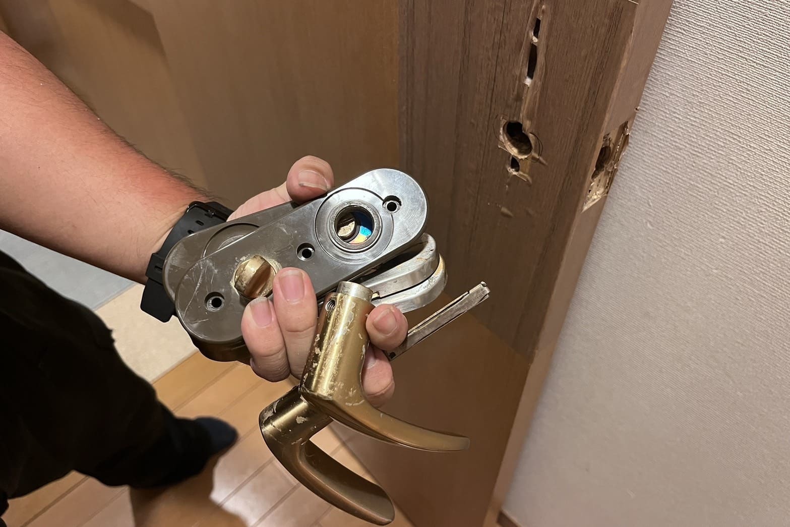 交換中の室内扉の鍵（鍵一式の交換）