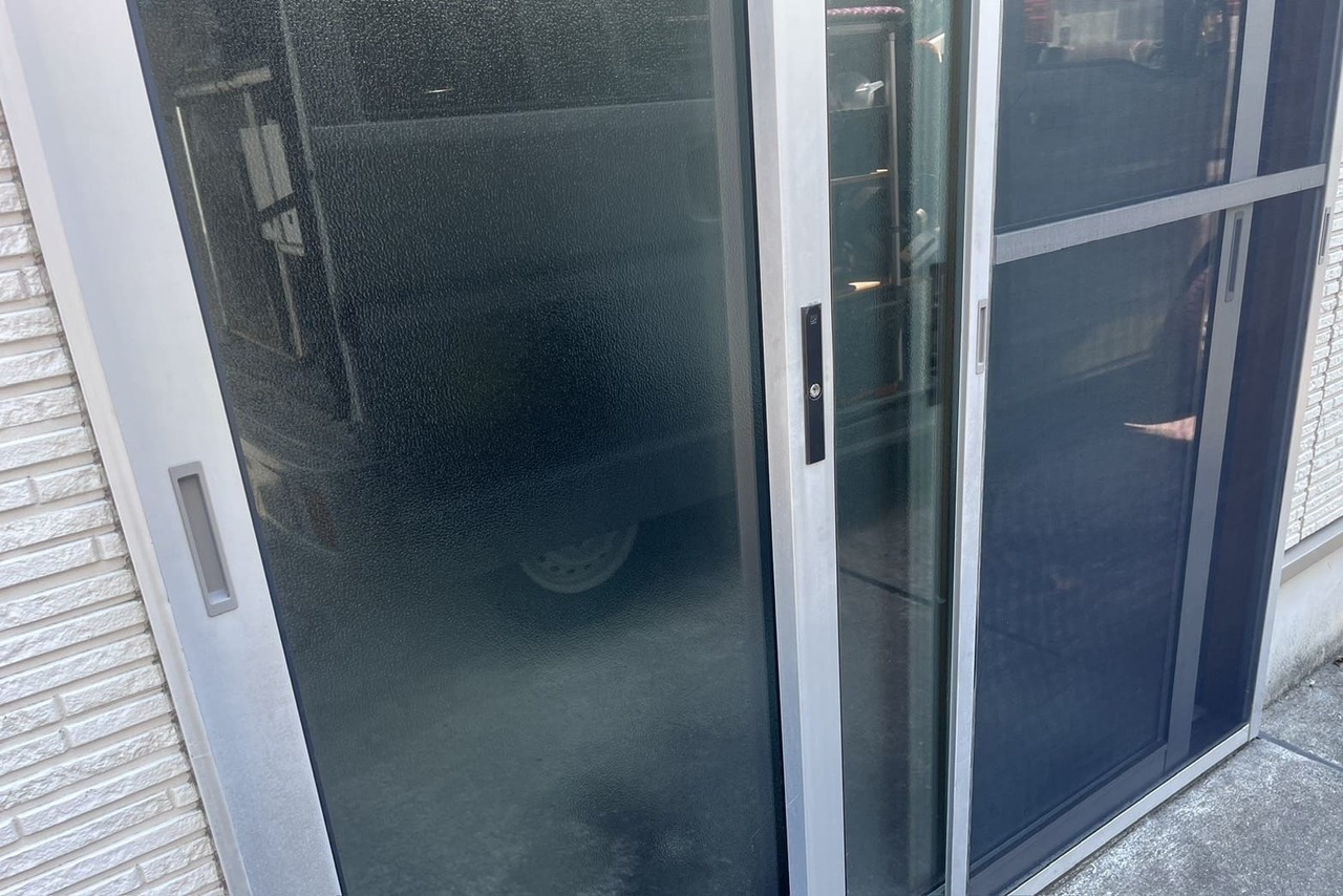 綾瀬市にてガレージの鍵交換のご依頼（引き違い錠）（鍵穴塞ぎ）