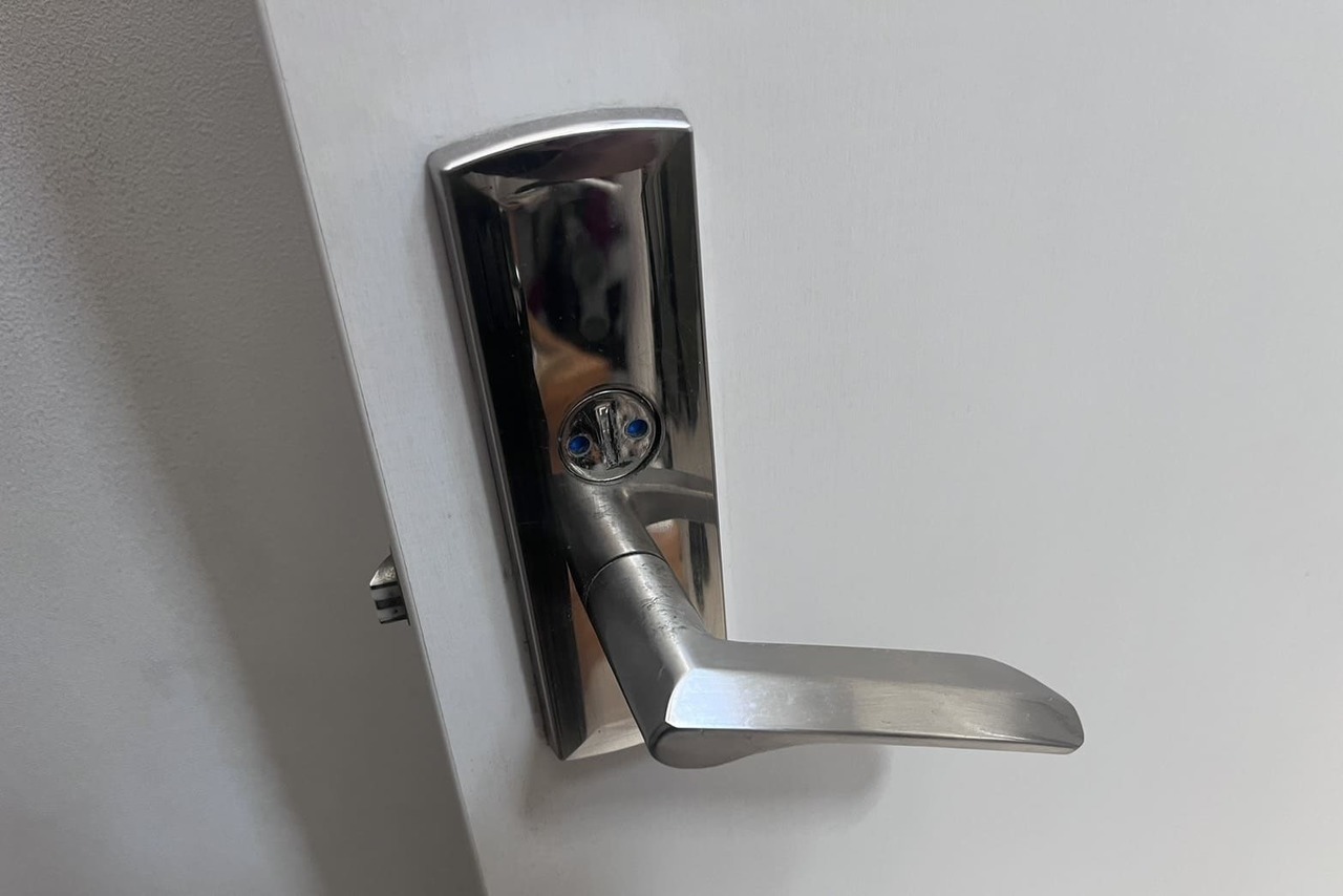 茅ヶ崎市にてトイレの鍵（ラッチ）交換のご依頼【ムラコシ】（ラッチ）