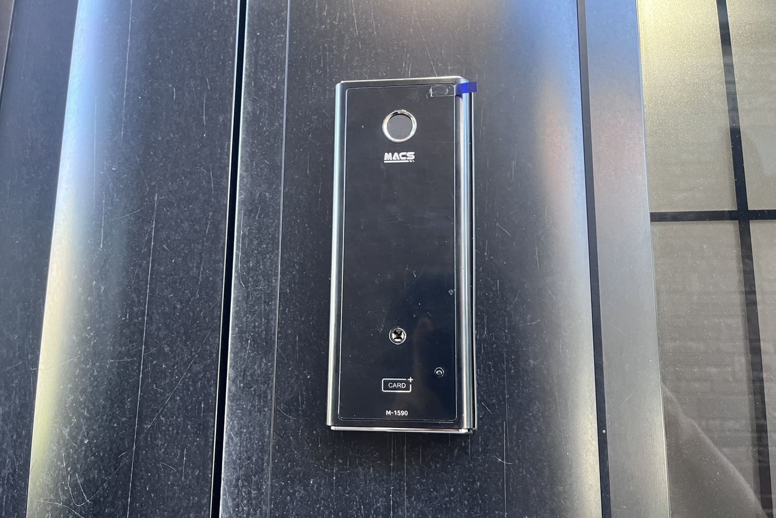 新規取付後の玄関【MACS】（電子錠）