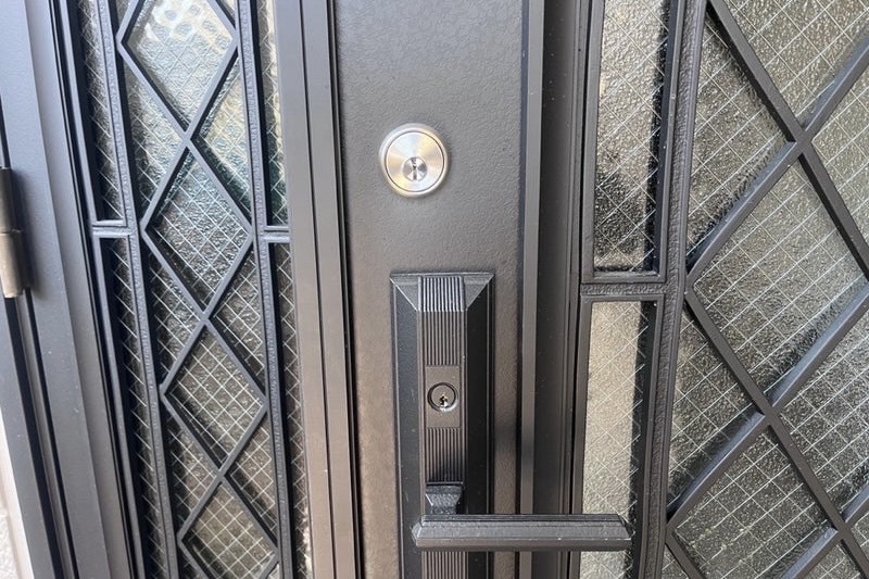 本日は鎌倉市にて戸建の玄関鍵新規取り付けのご依頼をいただきました！