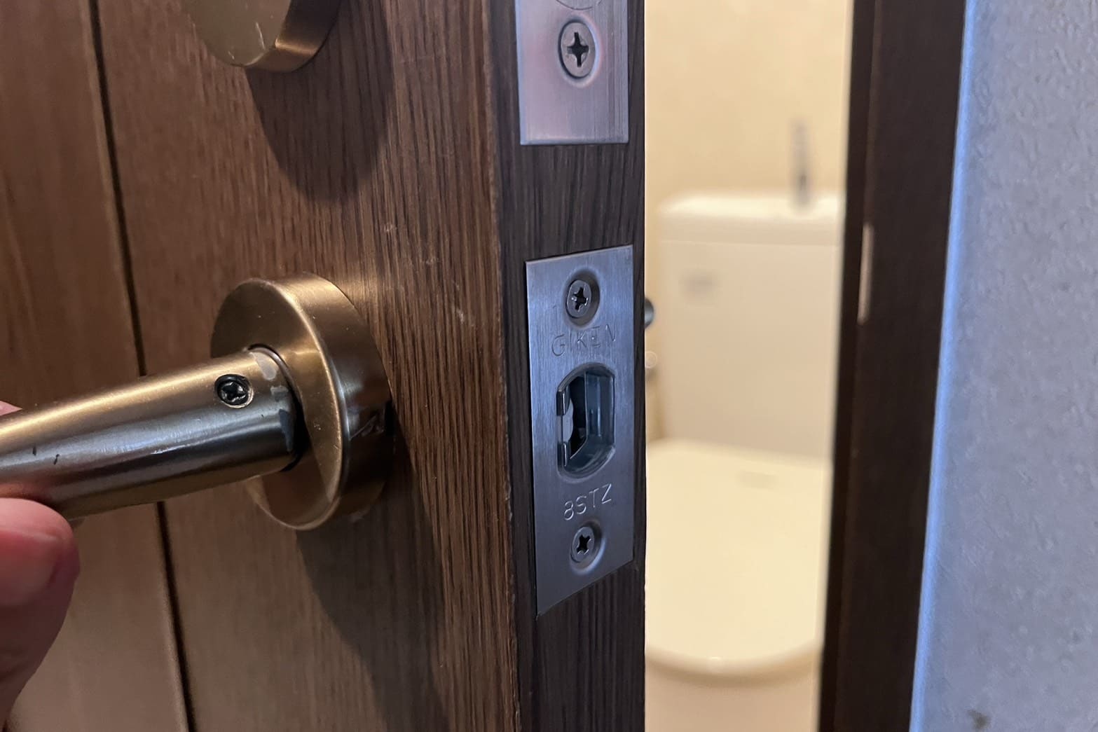 修理後のトイレの鍵【GIKEN】（ラッチ）