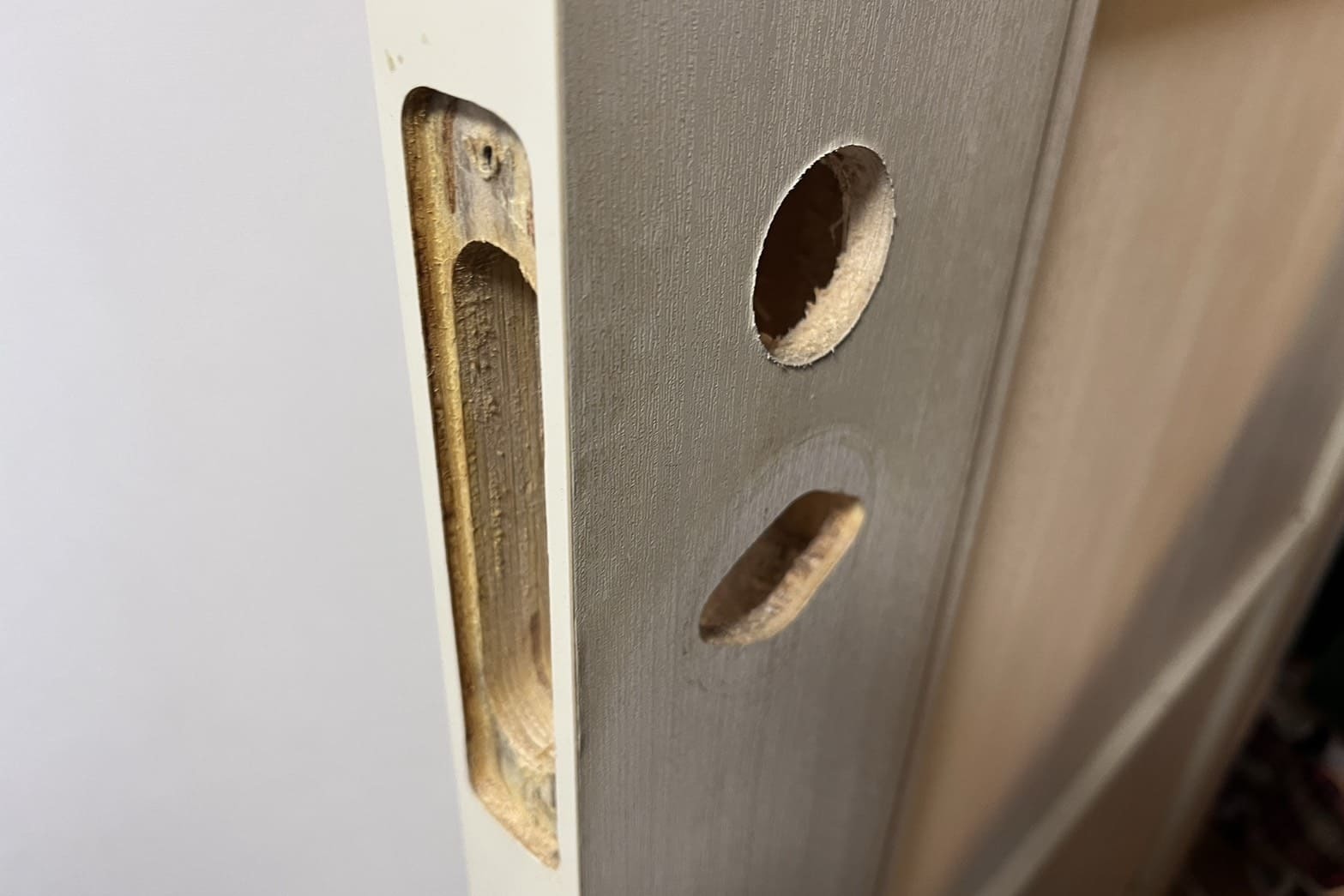 新規取付中の室内扉（扉加工）