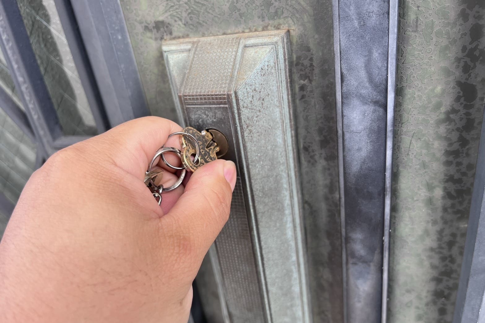 修理後の玄関の鍵（鍵穴は元の位置に戻り改善）