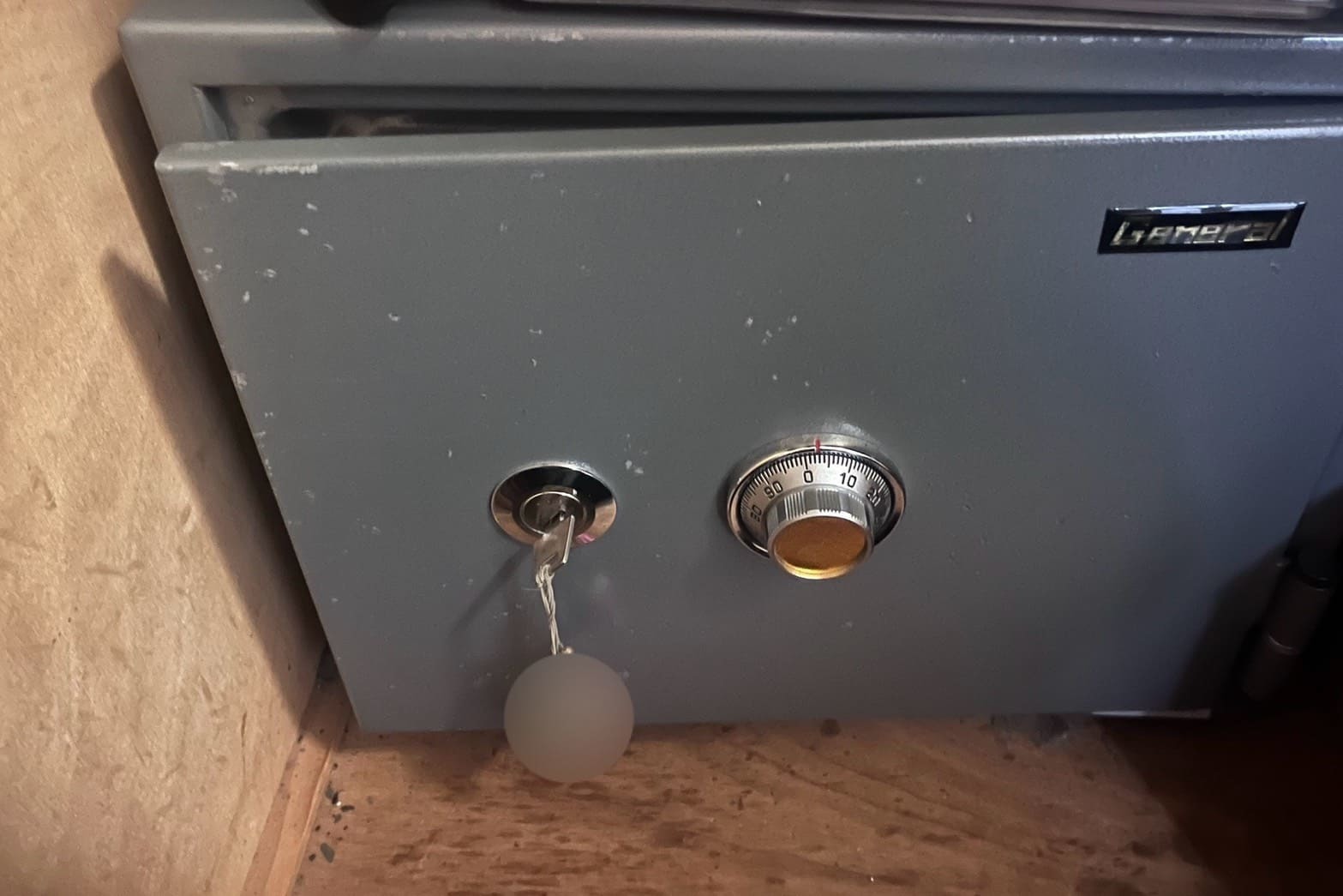 解錠後の金庫の鍵（解錠成功）