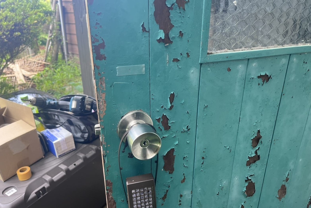 足柄下郡真鶴町にて戸建の玄関の鍵新規取付のご依頼【SHOWA】（ピンシリンダー）（掘り込み錠）