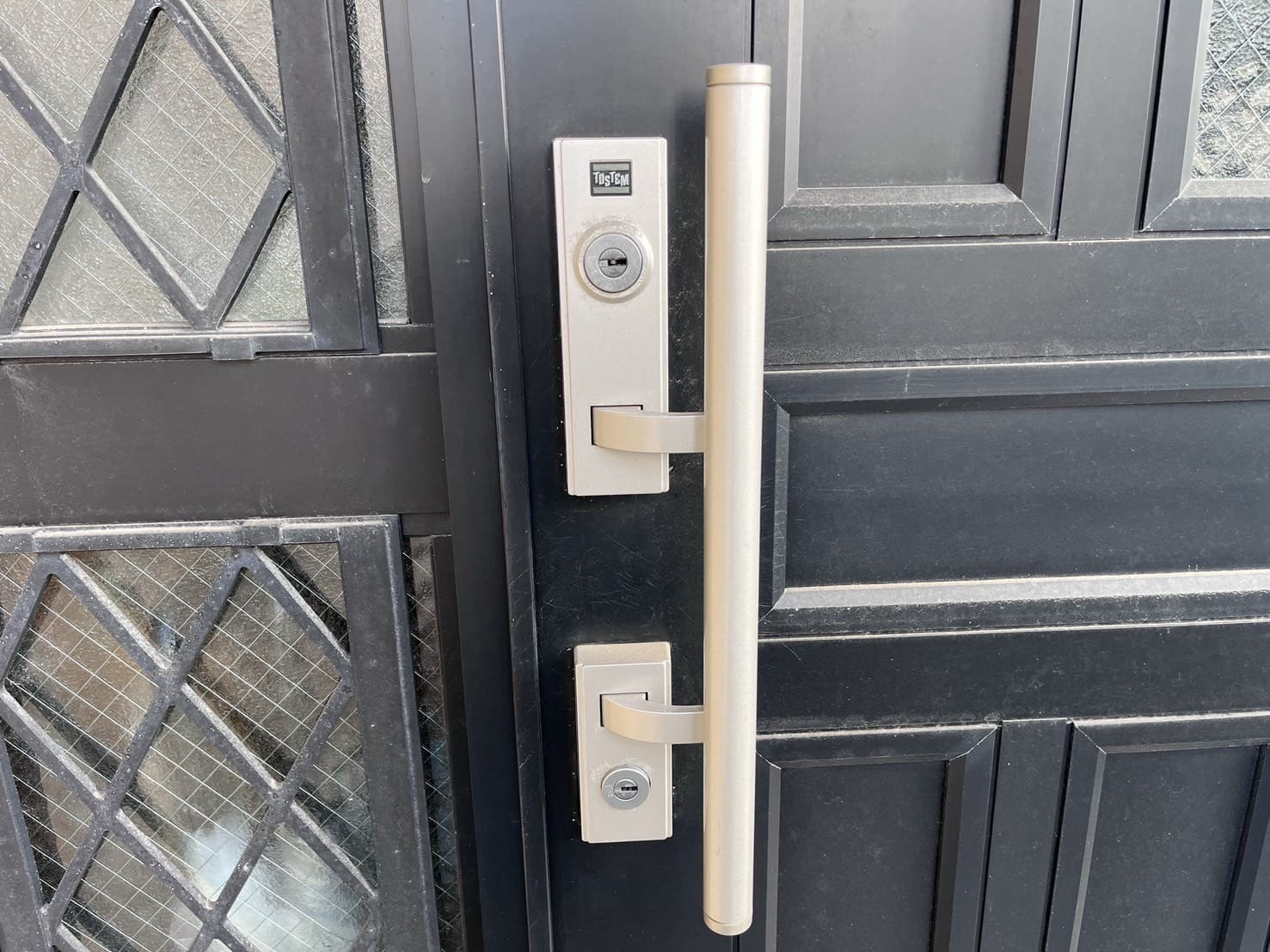 交換前の玄関の鍵（MUL-T-LOCK ）（鍵が回しづらい）