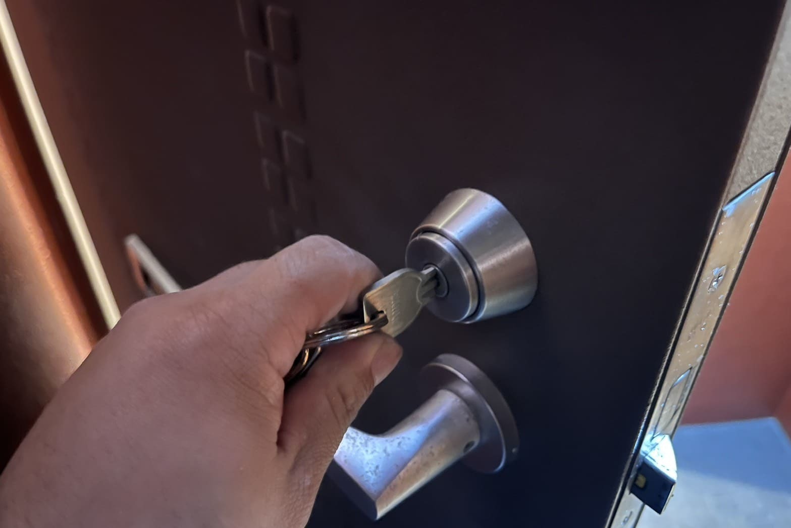 修理後の玄関の鍵（鍵の抜き差しがスムーズに）