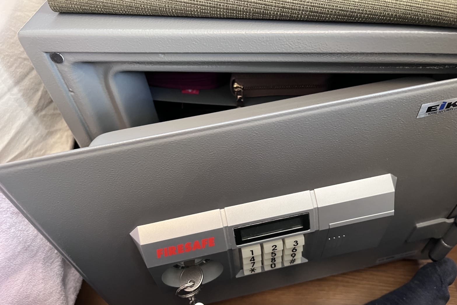 解錠後の金庫の鍵（電池交換）（正常に反応）（使える様に）