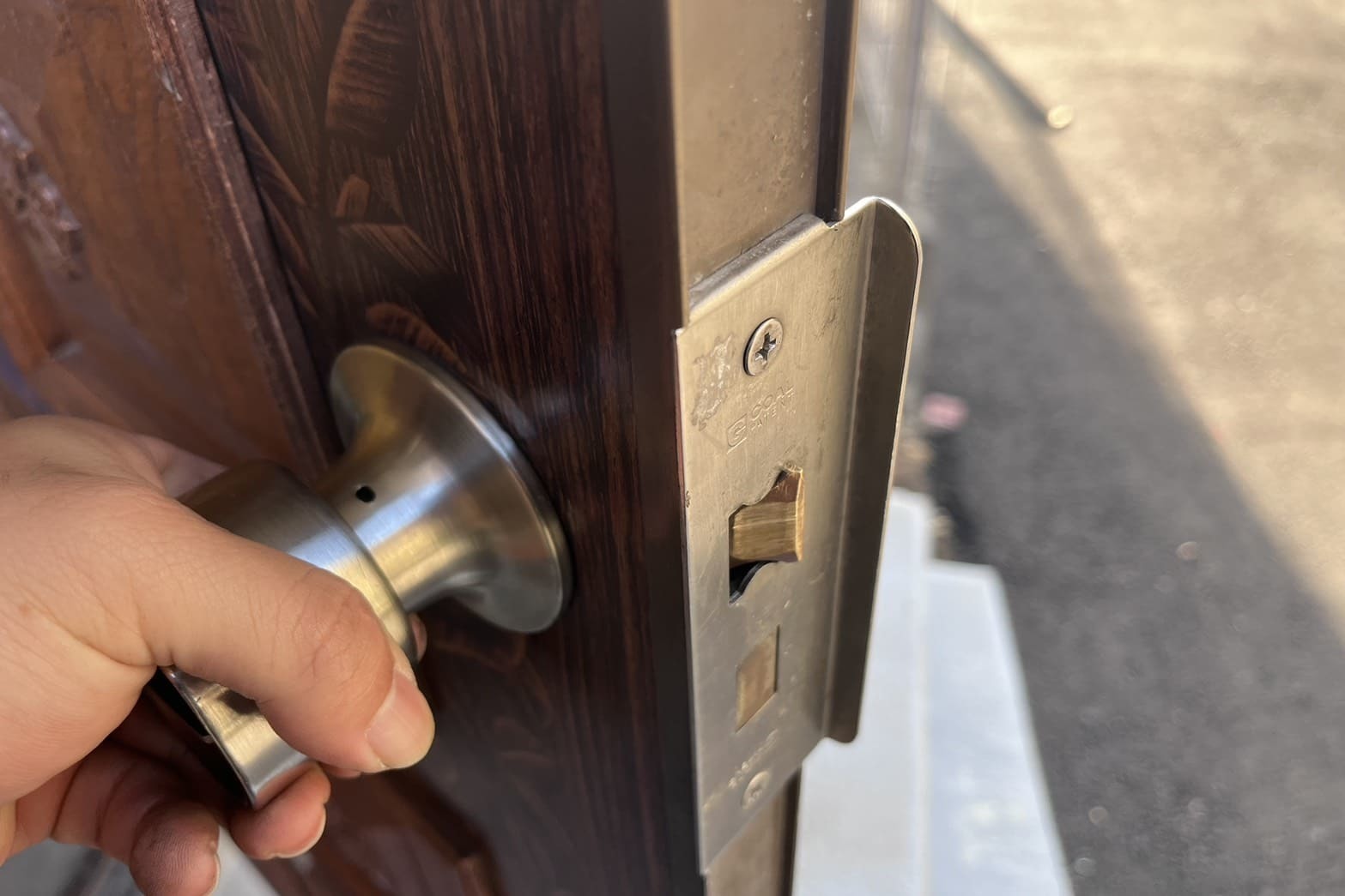 修理後の玄関の鍵（扉がスムーズに開く様に）