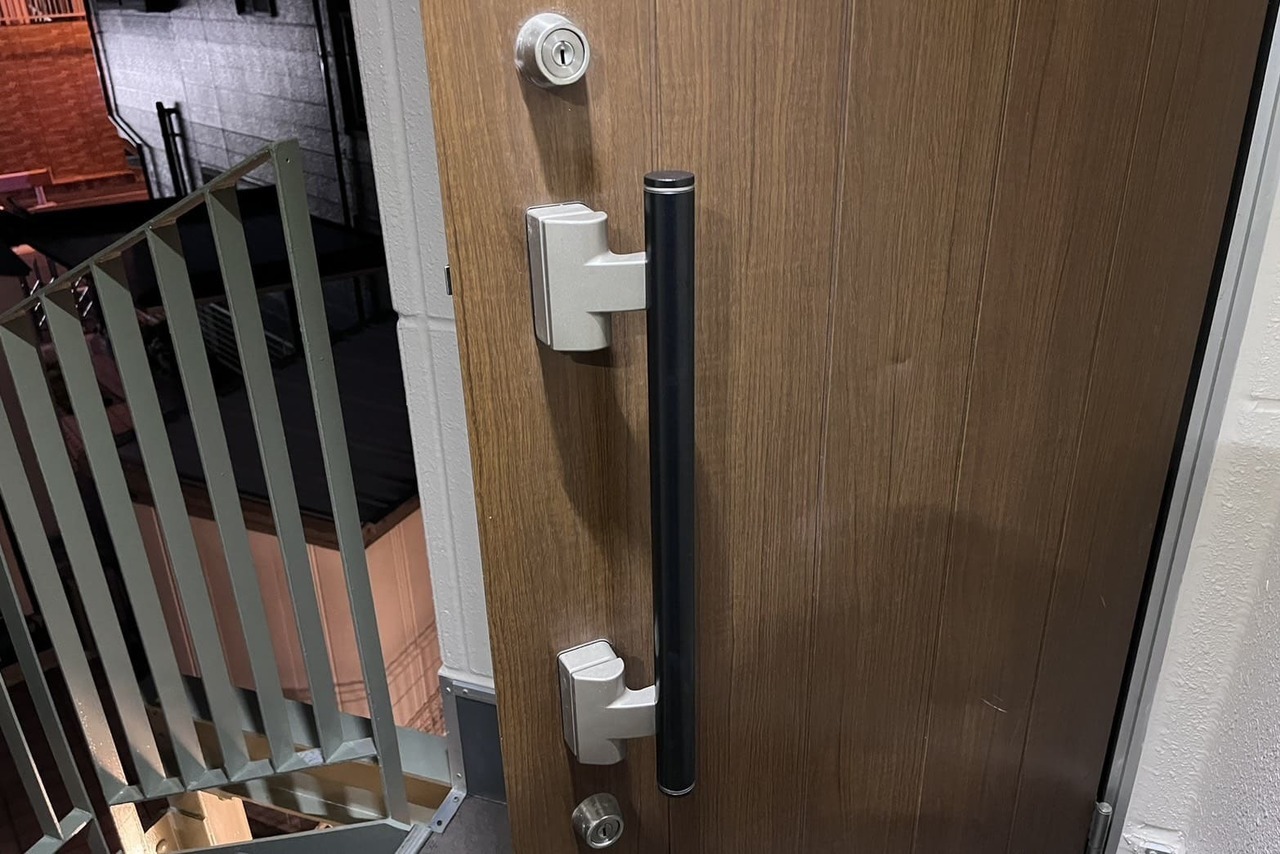 鎌倉市にて集合住宅の玄関の鍵交換のご依頼【MIWA】（カラ）【FUKI】（ディンプルキー）（コア交換）