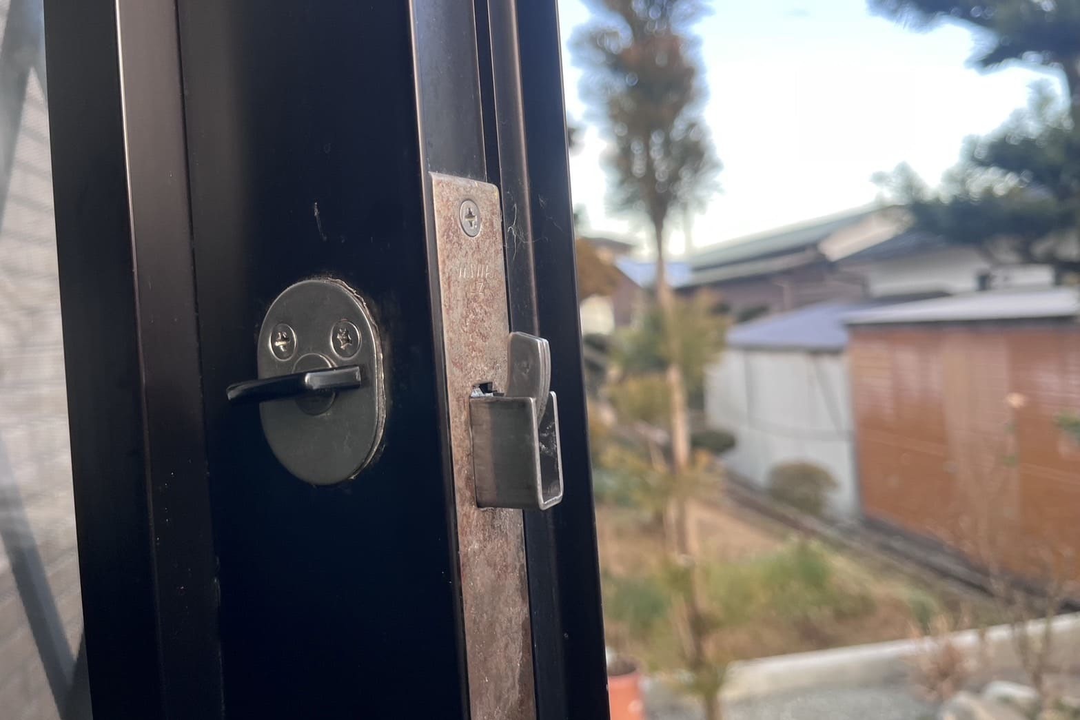 修理後の勝手口の鍵(鍵がスムーズに回る)