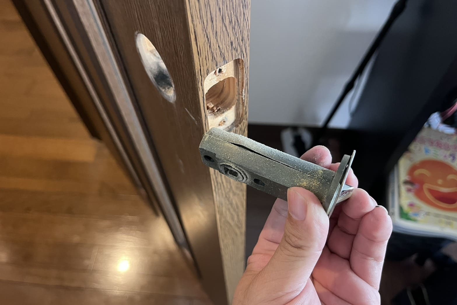 交換中の室内扉の鍵（ラッチ破損）