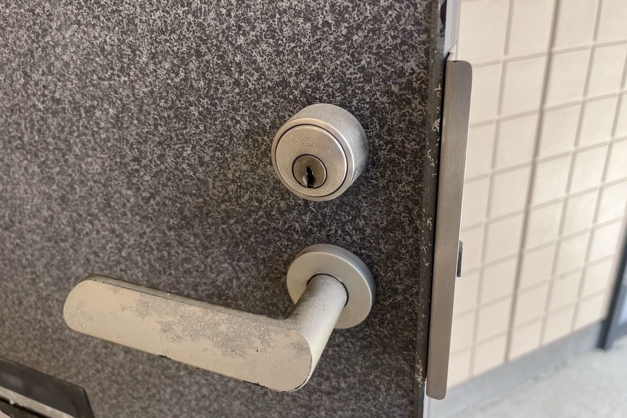 鎌倉市にて玄関の鍵交換のご依頼【GOAL】（刻みキー）（集合住宅）