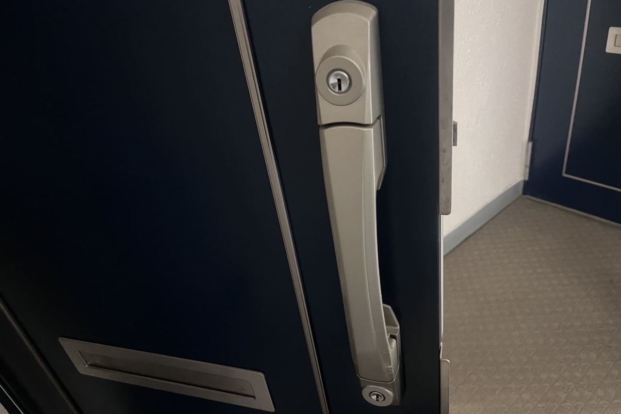 海老名市にて集合住宅の玄関の鍵交換のご依頼【GOAL】（プッシュプル錠）（ディンプルキー）