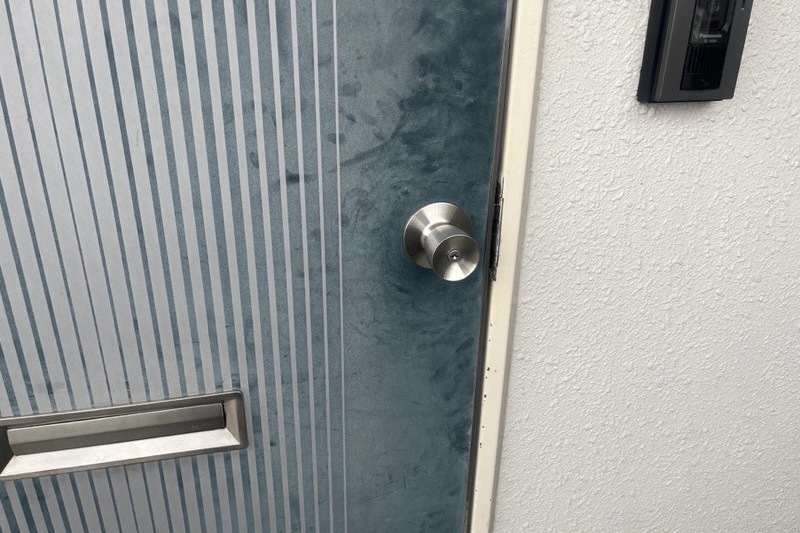 本日は伊勢原市にて集合住宅の玄関鍵開錠のご依頼をいただきました！