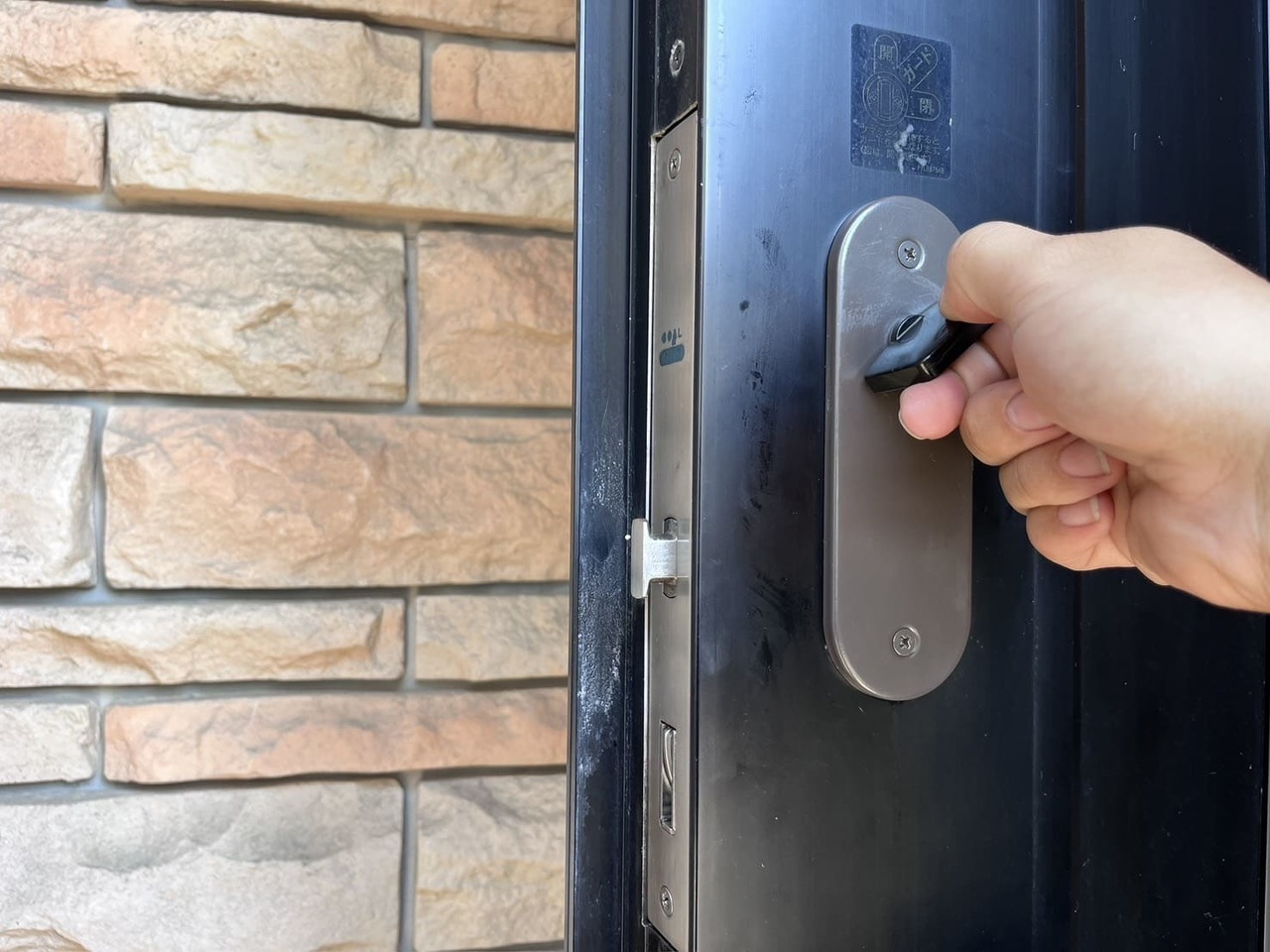 藤沢市にて戸建の玄関の鍵交換のご依頼【GOAL】（錠ケース交換）