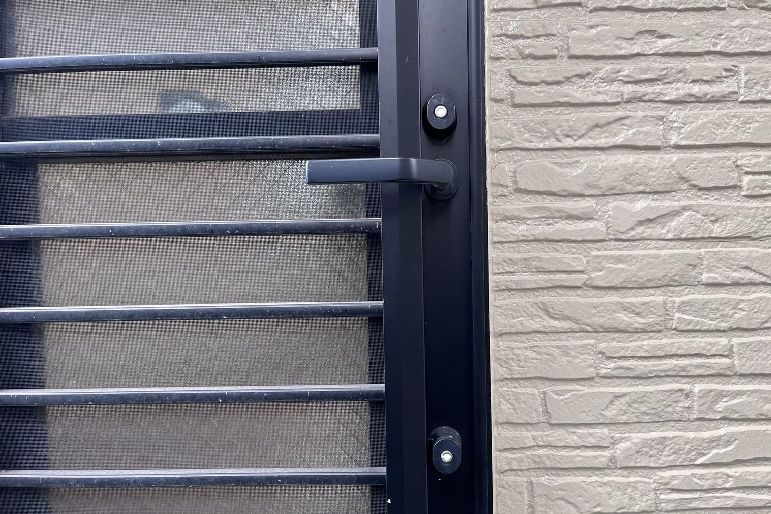 修理後の勝手口の鍵（鍵を使えない状態に）