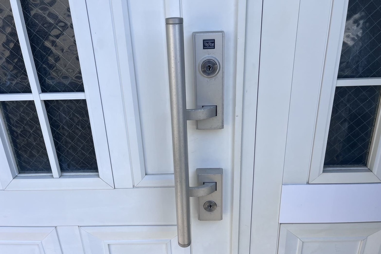 座間市にて戸建の玄関の鍵交換のご依頼【MIWA】（ディスクシリンダー）【FUKI】（ディンプルキー）（コア交換）（カラー）