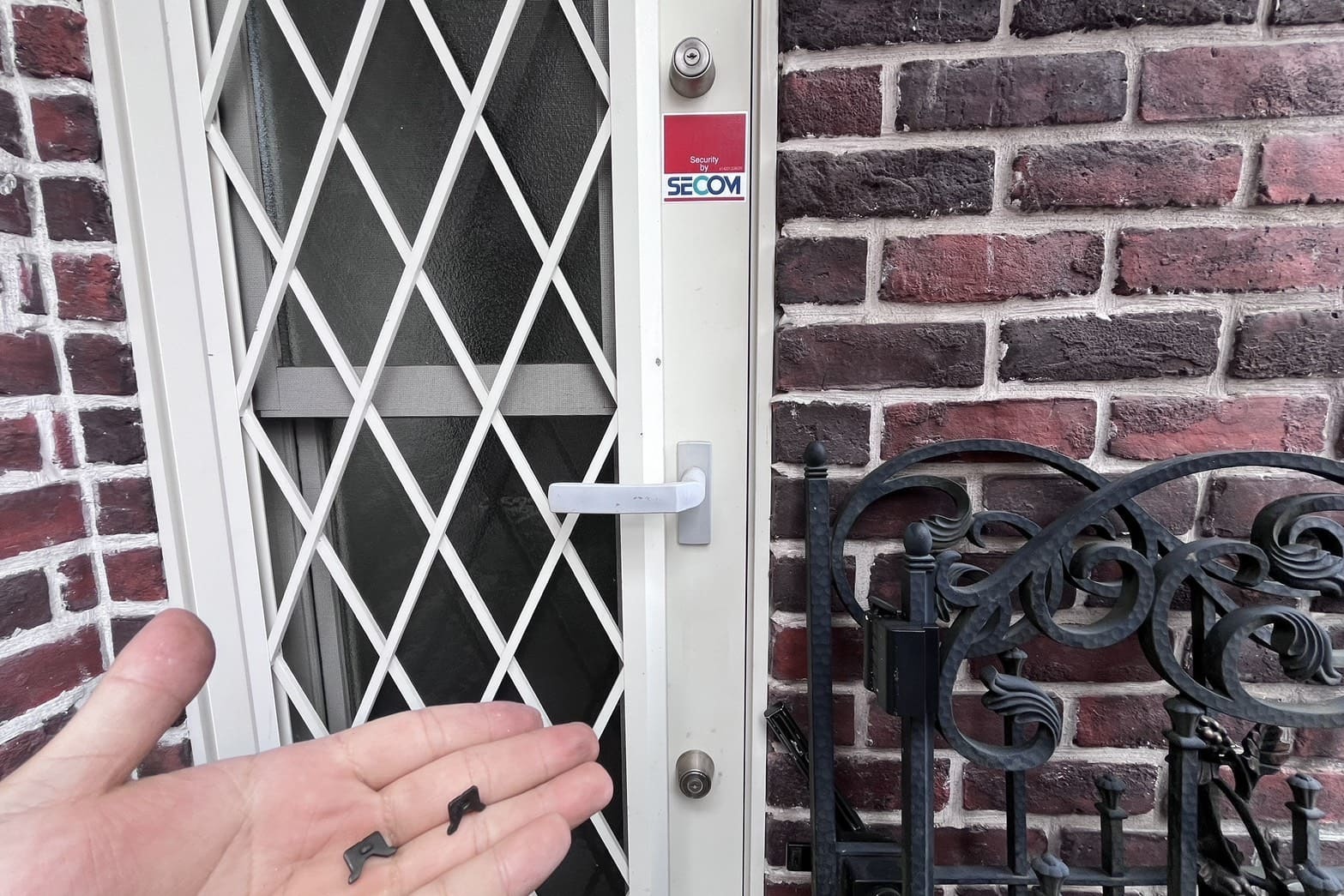 作業後の勝手口の鍵（外側から鍵を使えない様に）