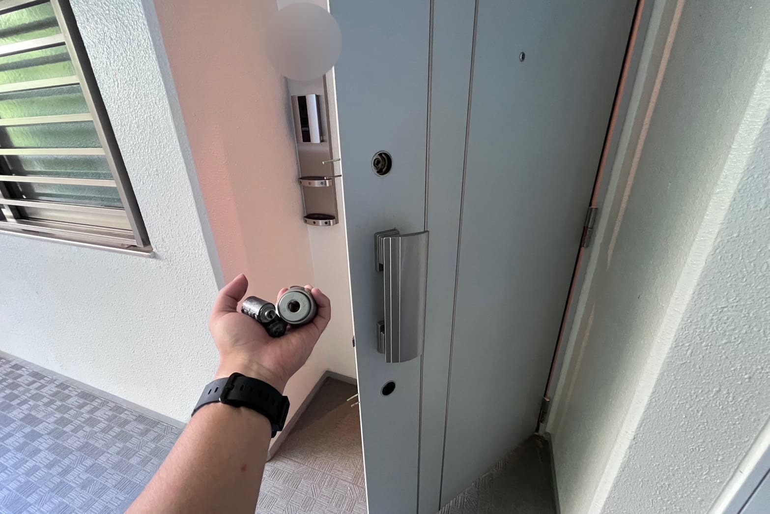 交換中の玄関の鍵（コア交換）